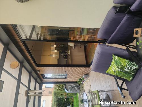 VENDO ARRIENDO  CASA UN PISO (1) full club house, 3 habitaciones, cuarto de servicio, 