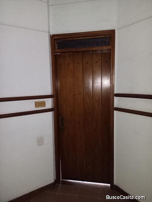 APARTAMENTO DUPLEX COMO NUEVO EN LA AVENIDA LAS VEGAS CLAVE 019