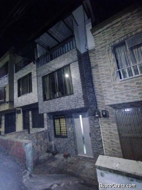HERMOSA CASA DE 4 PISOS EN VENTA