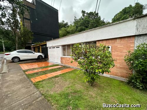 OPORTUNIDAD DE CASA EN EL BARRIO EL JARDIN RODEADA DE NATURALEZA