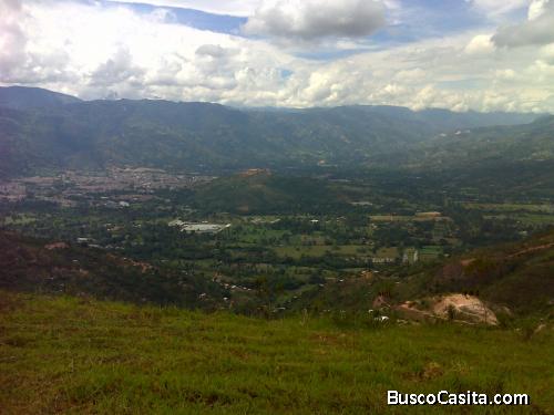 RUITOQUE ALTO, MIRADORES, EXCELENTE VISTA AL VALLE DE GUATIGUARÁ Y PIEDECUESTA