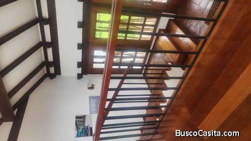 Casa 1 piso 2 niveles ESPAÑOLA 200 metros, 3 habitaciones cada una con baño, habitacion de servicio 