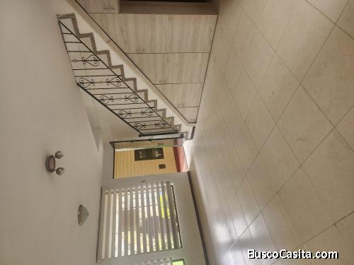 Vendo casa COLONIAL en conjunto CHIA URBANO, 2 pisos, 3 habitaciones, 2 baños, sala comedor, 1 parqu