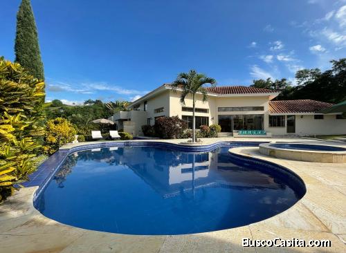 SE ALQUILA FINCA EN COPACABANA PARA TEMPORADA