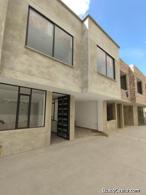 EN VENTA HERMOSA CASA DE DOS PISOS