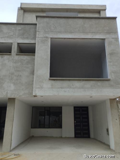 EN VENTA HERMOSA CASA DE DOS PISOS