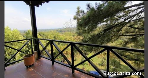 Casa muy especial y natural estilo finca 
