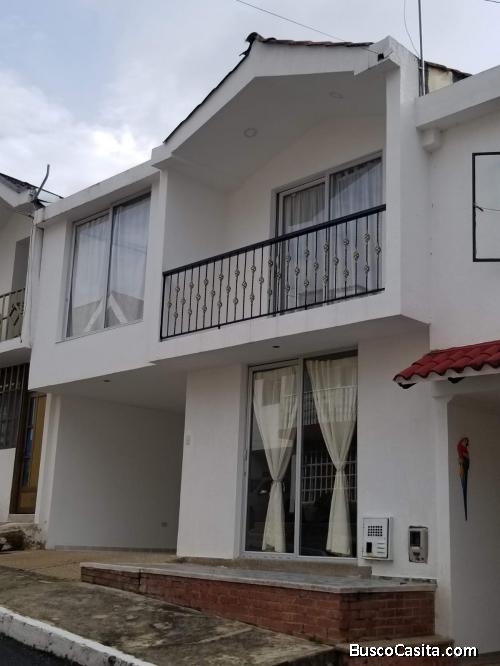 casa en conjunto cerrado rincon de capri