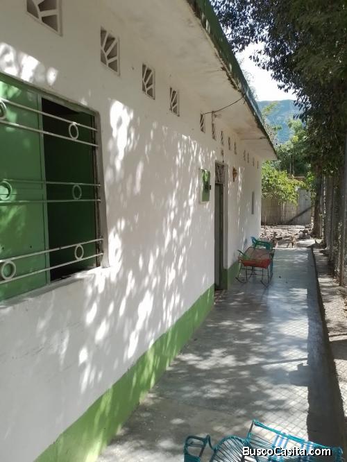 Vendo excelente casa lote en Apulo Cundinamarca, esquinero y con todos los servicios al día.493m2.