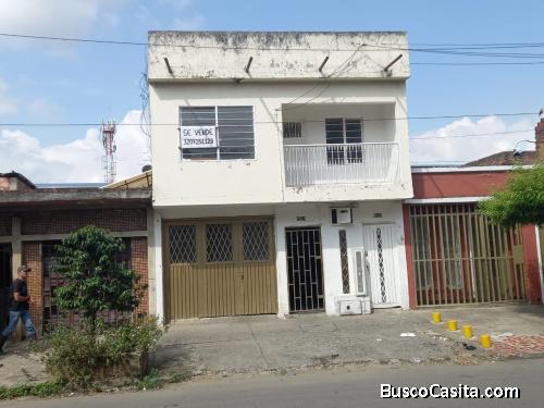 Casa super grande  a una cuadra de la galería  Santa Elena