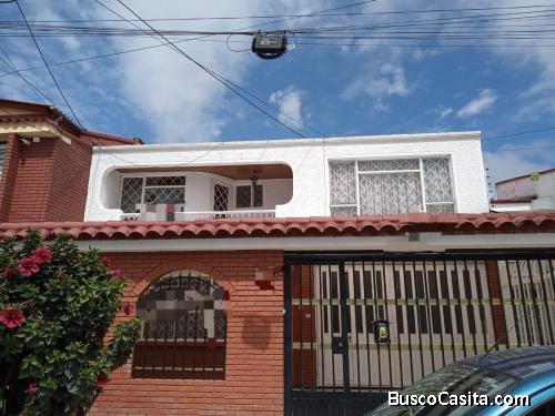 CASA DE DOS PISOS HERMOSA EN MODELIA BOGOTA