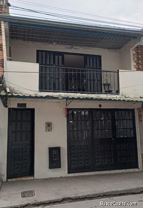 Casa en venta en sector comercial.