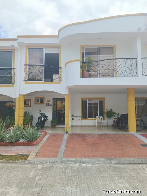 VENDO CASA EN CONJUTO CERRADO ALAMEDA