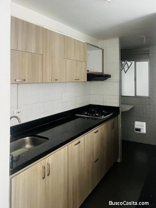 Hermoso Apartamento con closets y cocina integral.