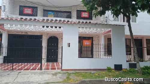 Alquilo casa primer piso pampalinda