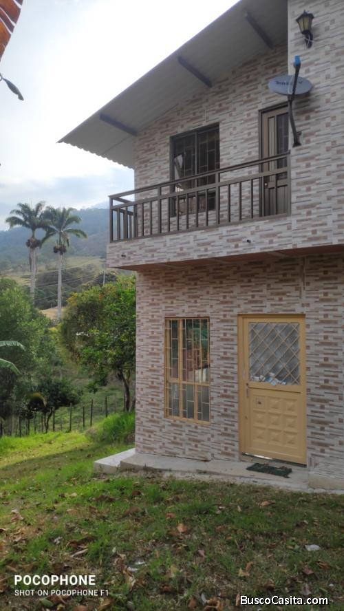 Casa con una fanegada de tierra 