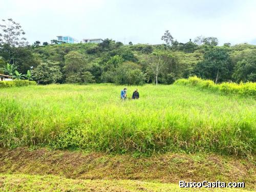 Amplio lote de 1113 m2 en superficie plana en Condominio campestre Vega de Ostos II en Fusagasugá.