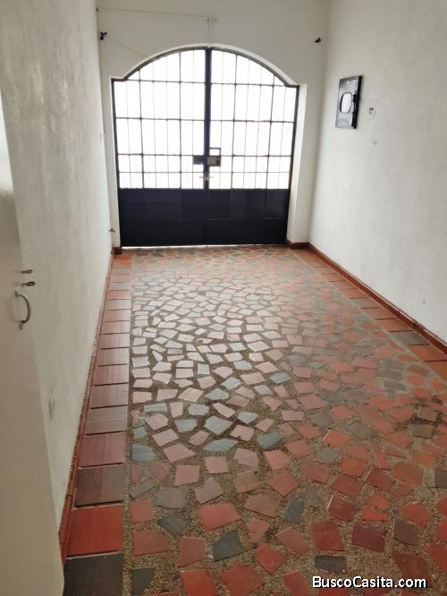 Vendo o Arriendo casa amplia e iluminada  Cll 65 # 15A Barrio La Esperanza Chapinero (Norte). 