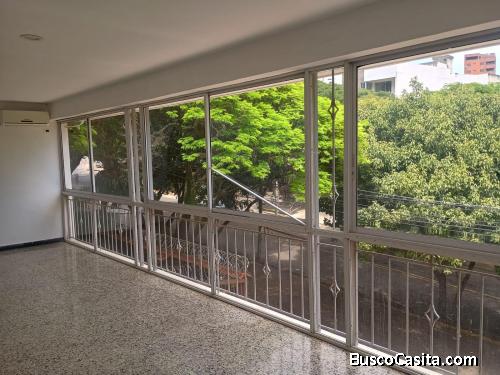 Amplia Casa con Dos Locales Comerciales en el Oeste de Cali