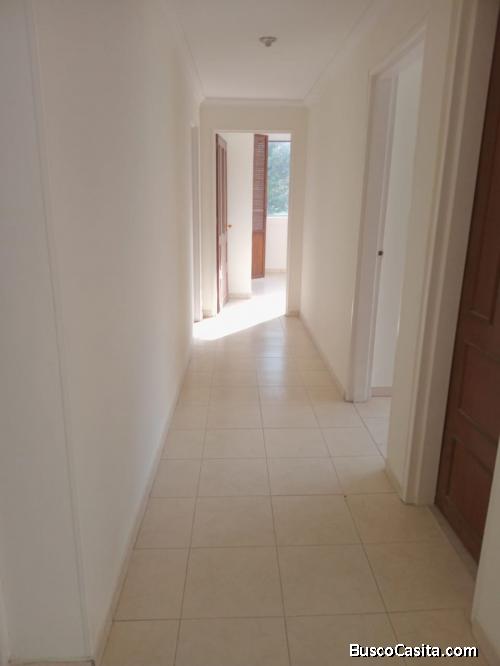 Alquilo amplio apto en santa monica residencial