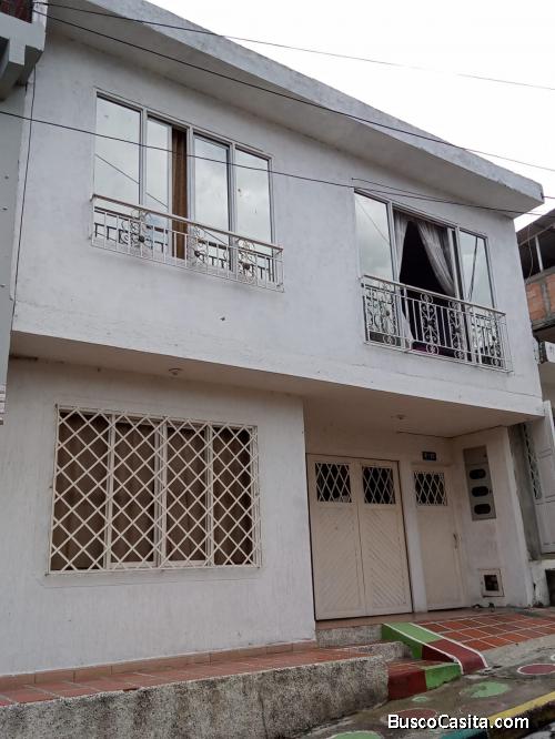 CASA UBICADA EN YUMBO A 3 CUADRAS DE LA ALCALDIA Y PARQUE PRINCIPAL