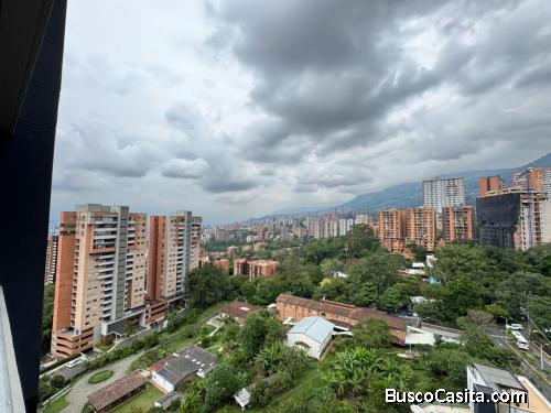 Hermoso y amplio apartamento de 3 habitaciones, con vista a la ciudad