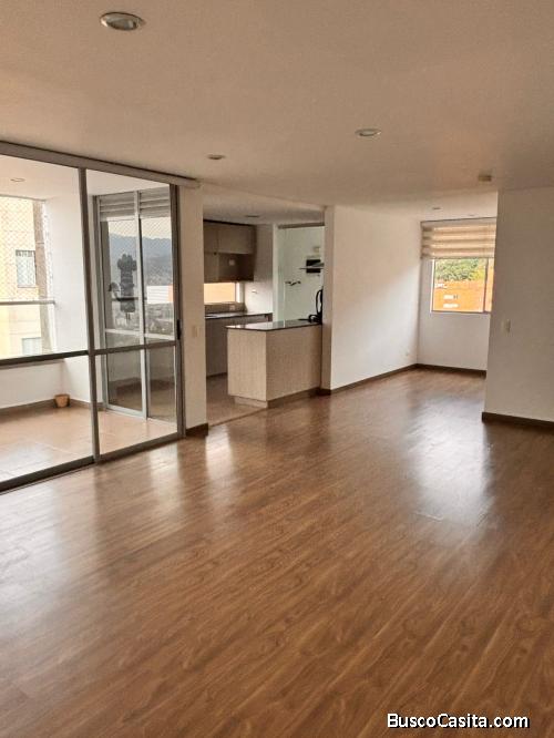 Hermoso y Cómodo apartamento de 3 habitaciones, con vista a la ciudad