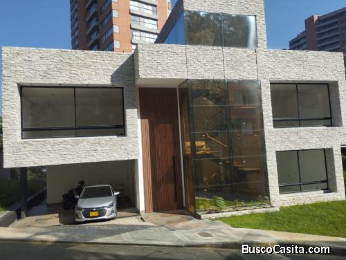 Hermosísima casa a estrenar en El Poblado, Medellín