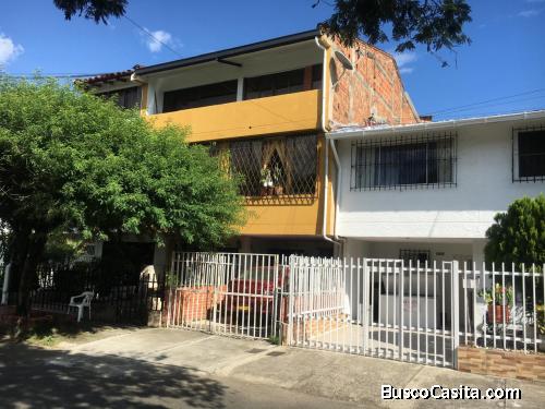 DIRECTAMENTE CASA BARRIO CAPRI , BUEN PRECIO 