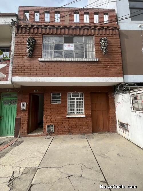 Gran Potencial en Puente Aranda: Casa Antigua con Historia y Futuro