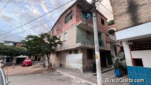 Venta casa de 3 pisos en Girón 