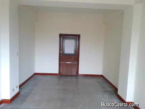 ARRIENDO OFICINA EN EL CENTRO DE MEDELLÍN – EDIFICIO SURAMERICANO 