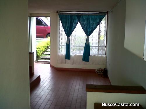 Arriendo linda casa en conjunto con piscina Fusagasugá