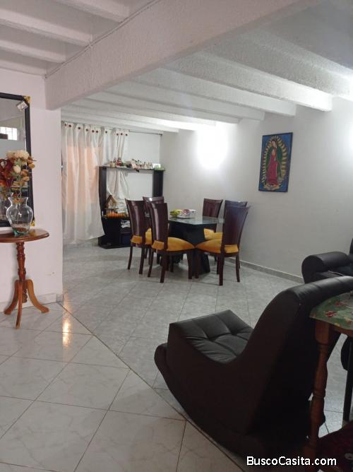 Arriendo casa interior