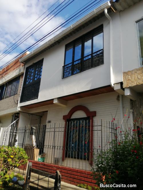 SE VENDE CASA EN YUMBO DE 2 PISOS BARRIO COMFANDI