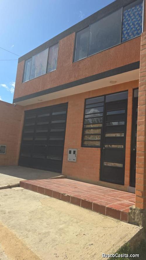 Edificio Multifamiliar con Renta: 5 Aptos + 3 Locales Comerciales