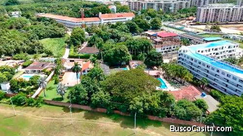 Finca de descanso en Ricaurte con piscina, amplio lote y clima cálido todo el año