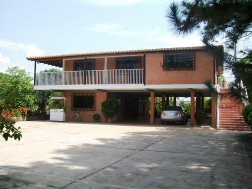 Caraboboinmuebles vende hermosa casa de campo zona turística en sabana del medio Código MLS #10-3469