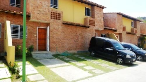 Caraboboinmuebles vende town house en el manantial le fonti