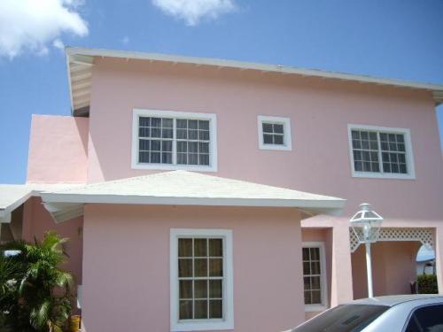 Casita.com.ve VENDE BELLA  Y AMPLIA CASA EN VILLA ANTILLANA