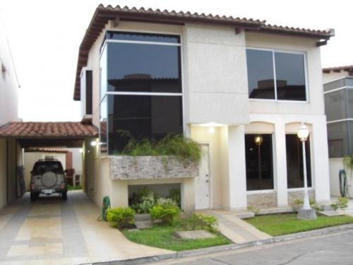 BELLO TOWN HOUSE EN VILLA GRANADA
