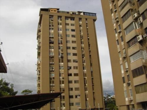 AMPLIO APARTAMENTO EN RESIDENCIAS LAS AMERICAS ALTA VISTA