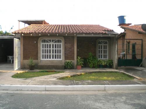 Obtenga ya la Casa de sus Suenos en Turmero-Maracay con solo 160000 BsF de inicial,Cod 11-4849