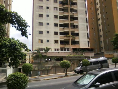 Bonito y Comodo Apartamento en Lomas del Avila