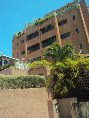 APARTAMENTO LOMAS DE LA TRINIDAD, CARACAS