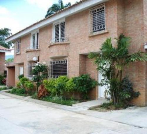 Townhouse en Venta en Guataparo Edo Carabobo cód. 11-5883