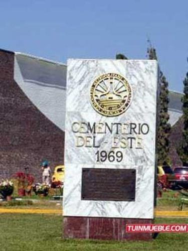 Vendo parcela en el Cementerio del Este, La Guairita