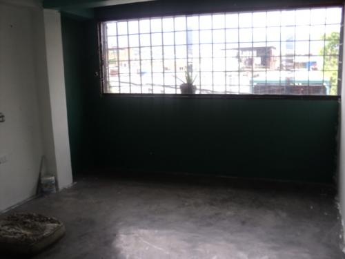 alquilo local de 40 m2 en la avenida los totumos (prado de maria)