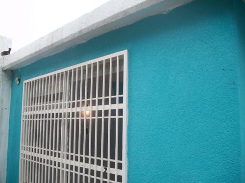 Vendo  Economica Casa en Urb. El Caujaro  ( Mls: 10-9470 ) 