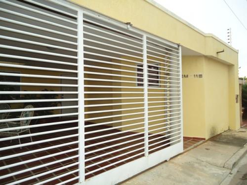 Buen Precio - Casa en Venta -  Urb. La Picola ( Mls:  11-2537 ) 